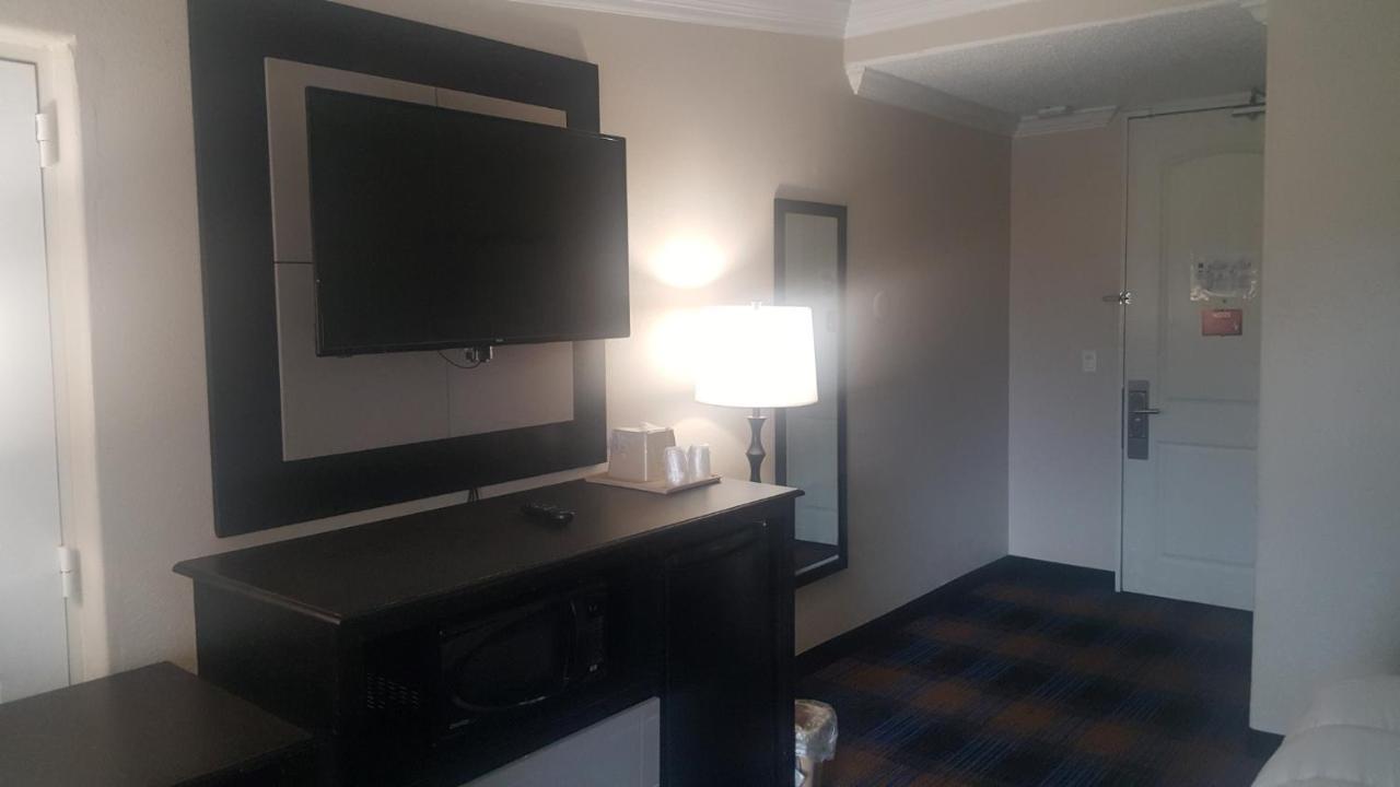 Regency Inn & Suites Pensacola Dış mekan fotoğraf