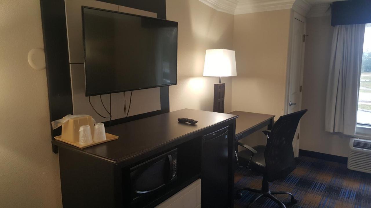 Regency Inn & Suites Pensacola Dış mekan fotoğraf
