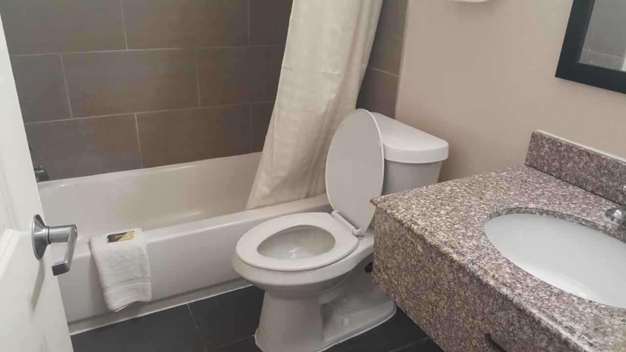 Regency Inn & Suites Pensacola Dış mekan fotoğraf