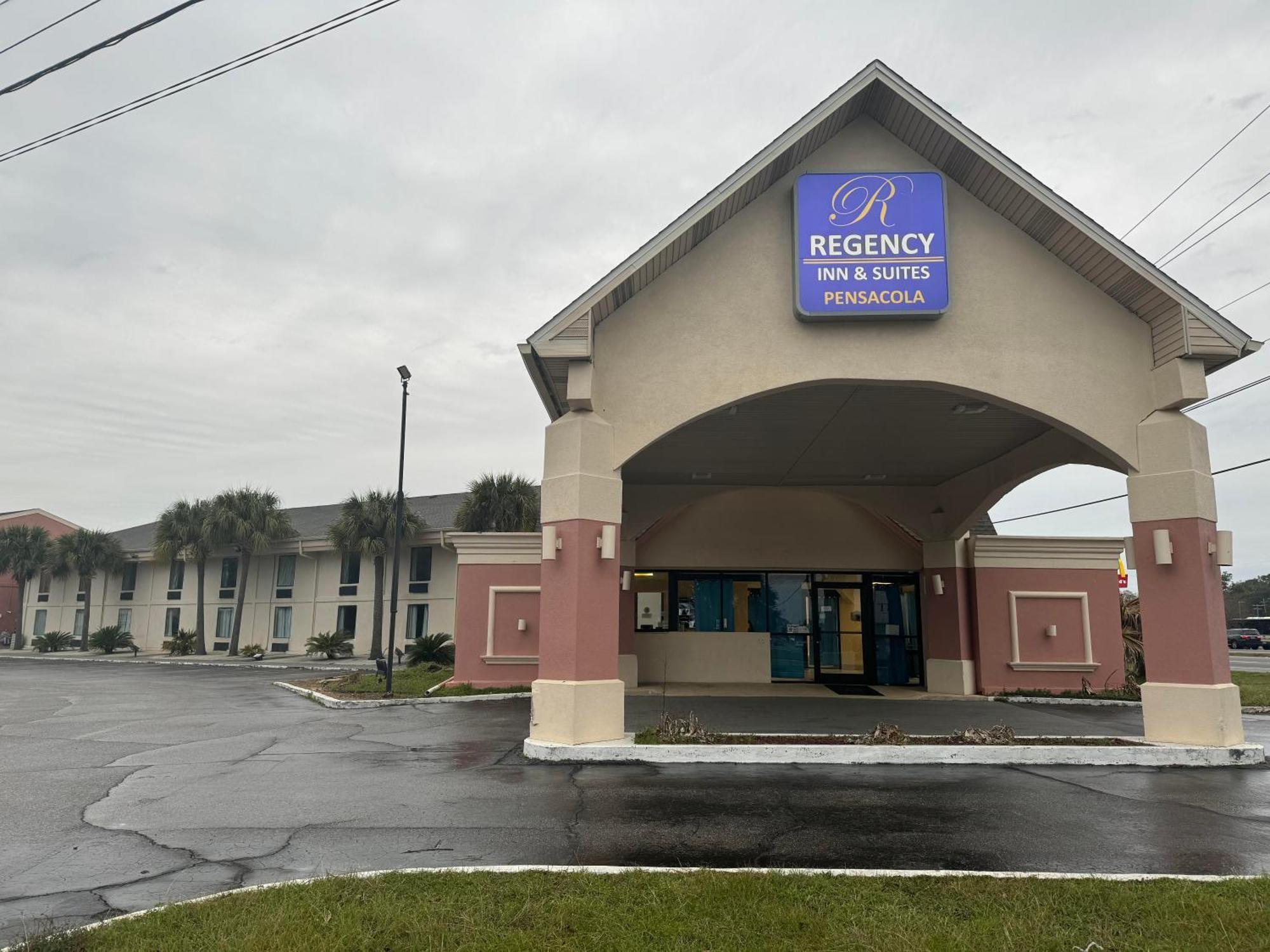 Regency Inn & Suites Pensacola Dış mekan fotoğraf